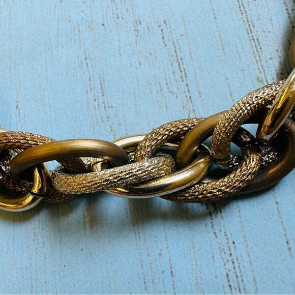 Gold Textured Smooth Link Chunky Necklace - Picture 2 of 2